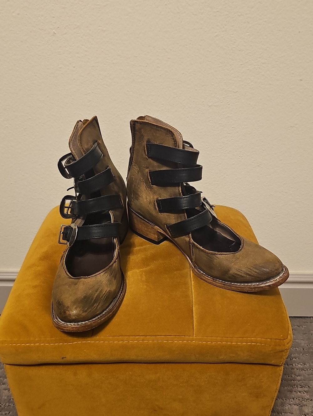 ●●FREEBIRD "SCARLETT" BROWN BOOTIES SIZE 9●●